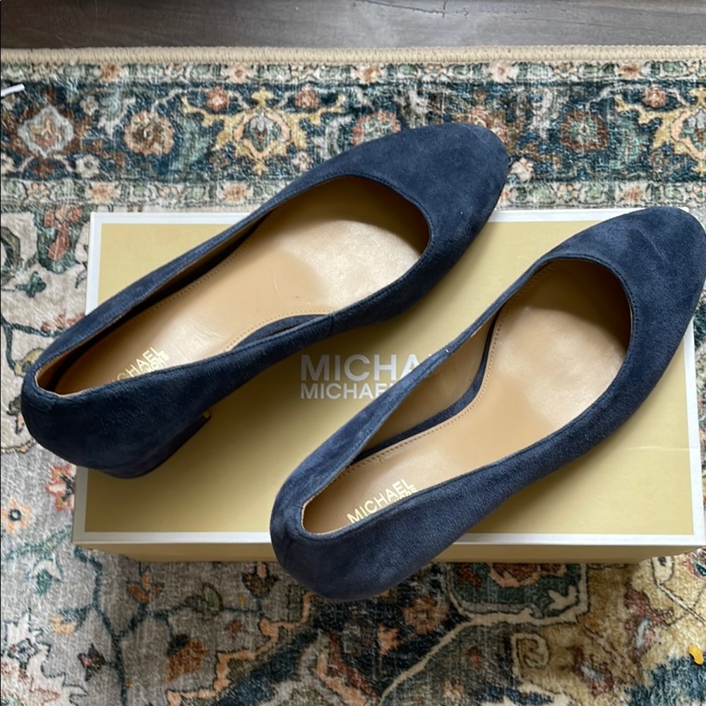 Michael Michael Kors suede pump.